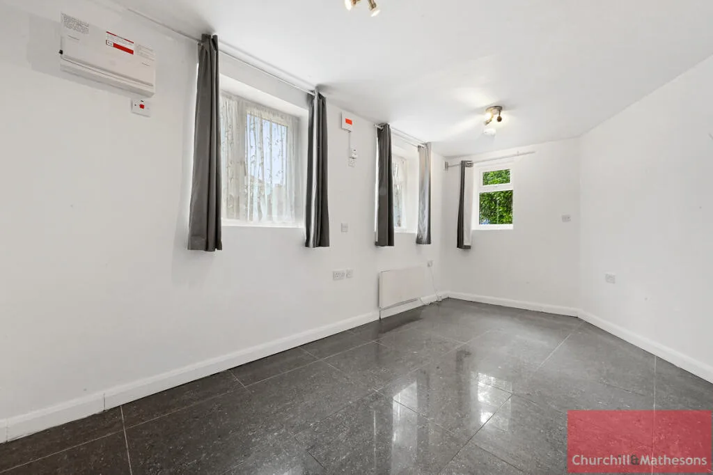 3 bedroom end of terrace house for rent
