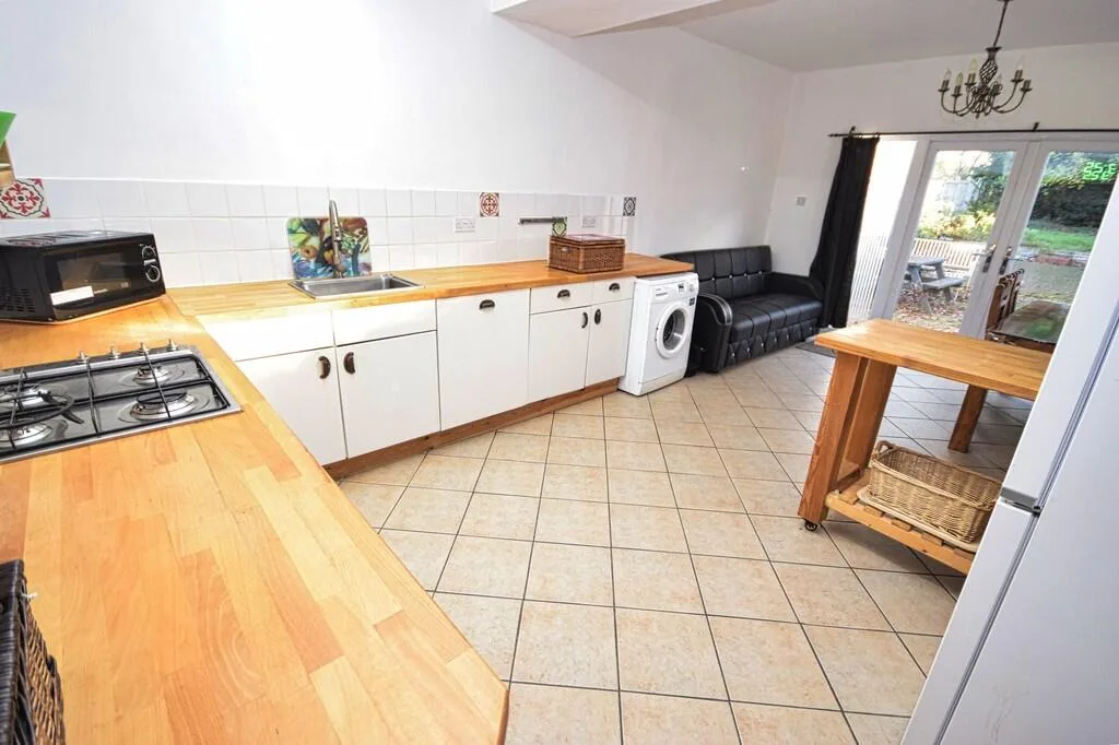 3 bedroom semi-detached house for rent