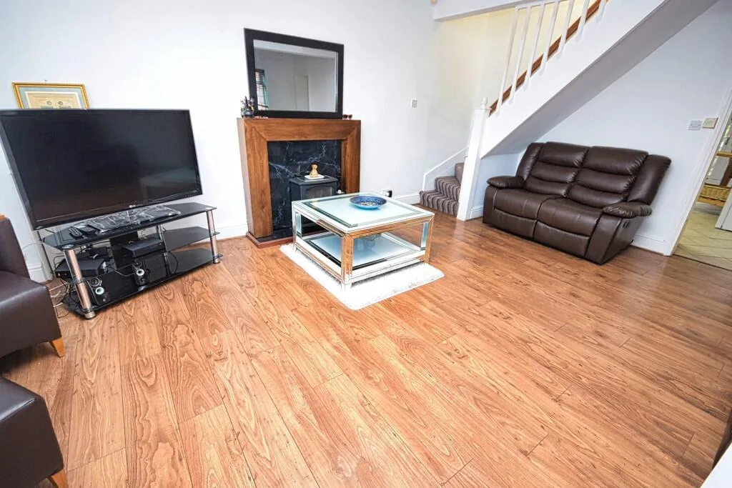 3 bedroom semi-detached house for rent