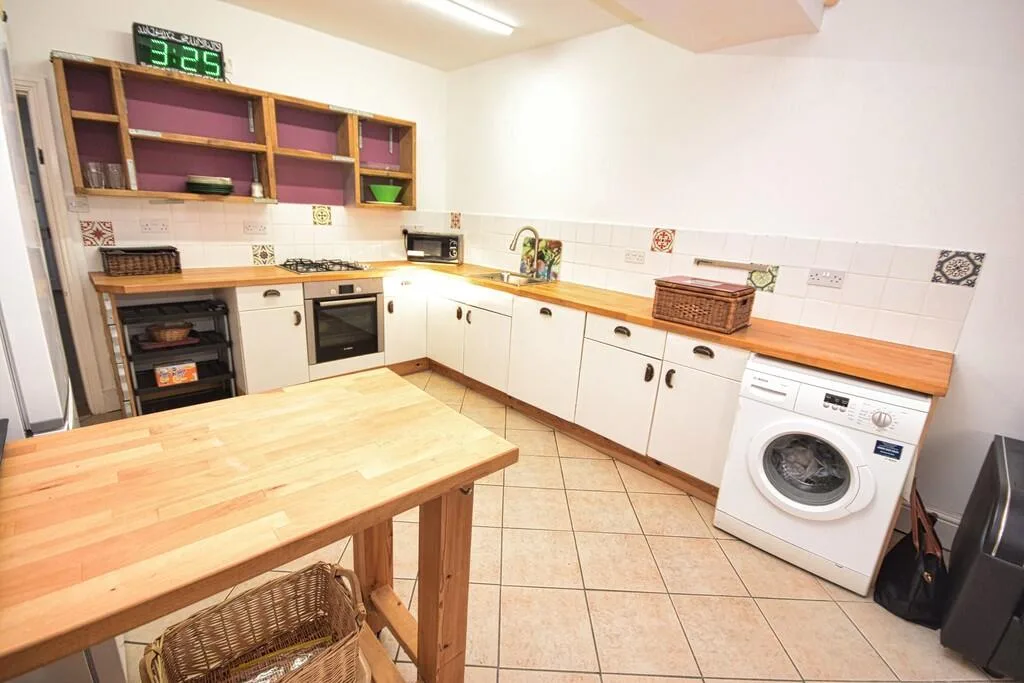 3 bedroom semi-detached house for rent