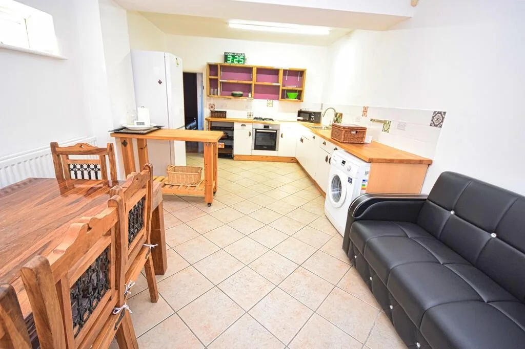 3 bedroom semi-detached house for rent