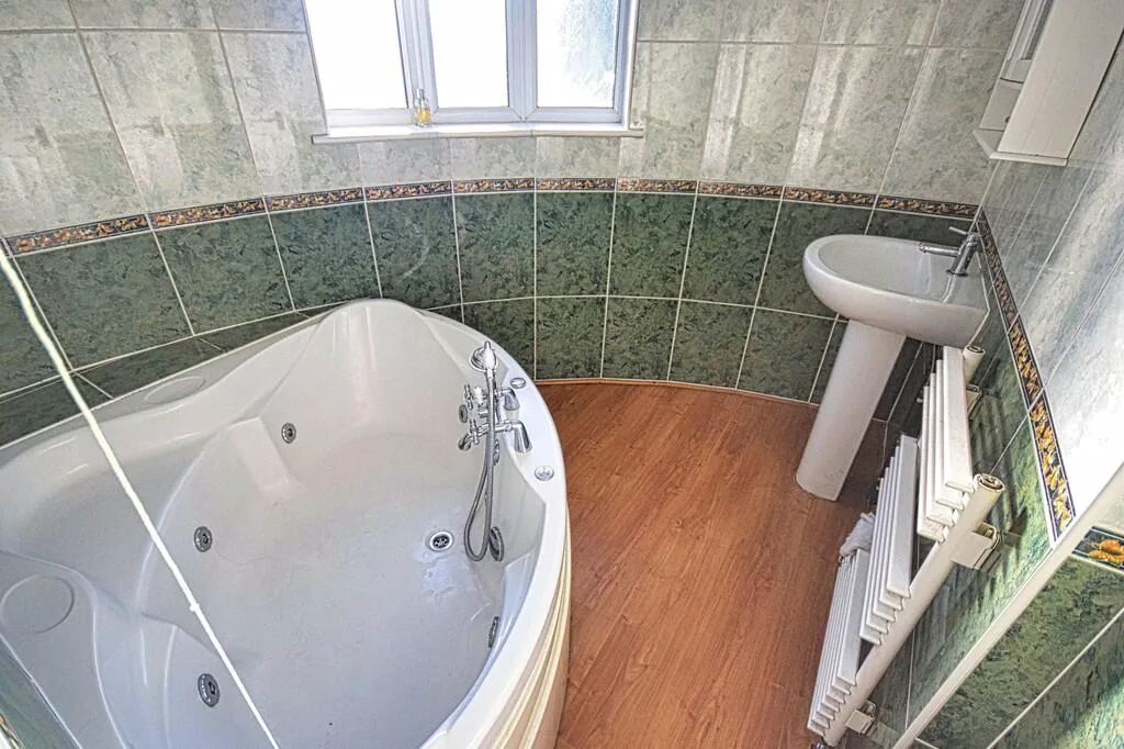 3 bedroom semi-detached house for rent