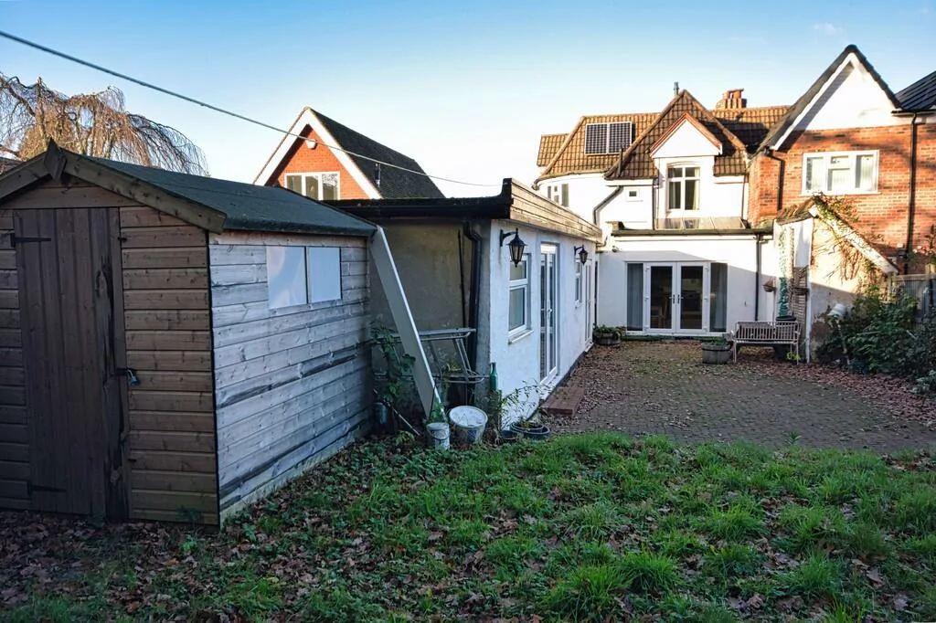3 bedroom semi-detached house for rent
