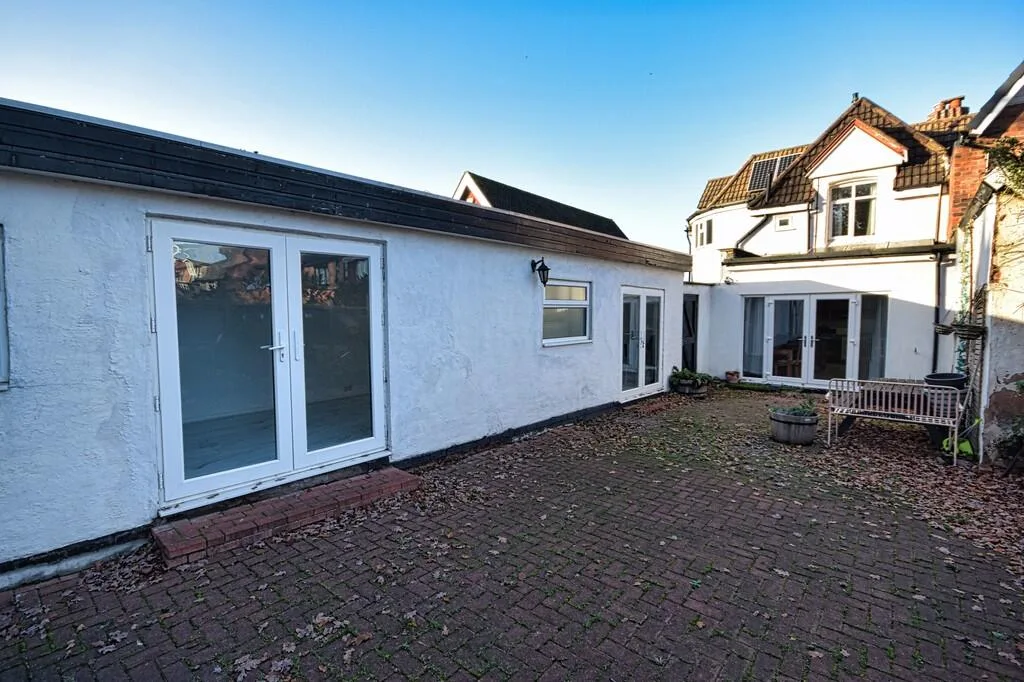 3 bedroom semi-detached house for rent