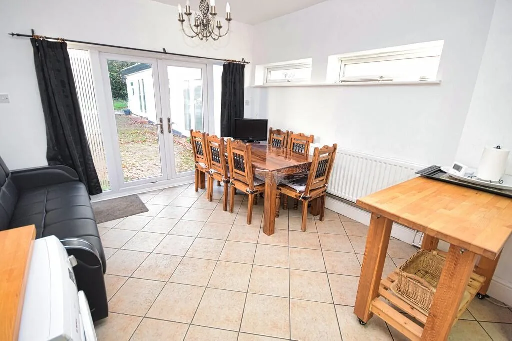 3 bedroom semi-detached house for rent