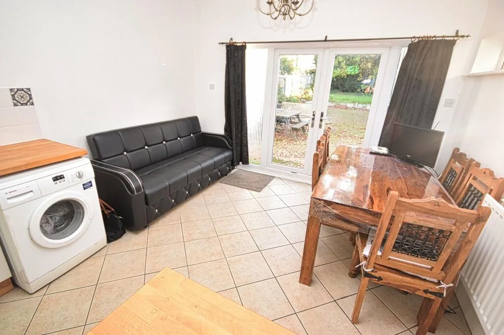 3 bedroom semi-detached house for rent