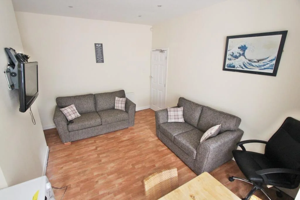 1 bedroom house share for rent
