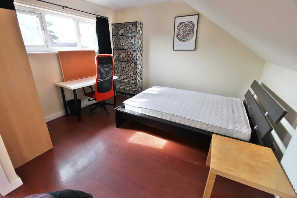 1 bedroom house share for rent