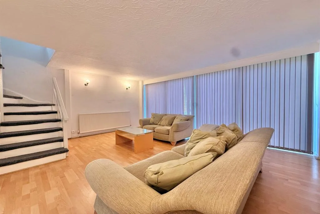 3 bedroom semi-detached house for rent
