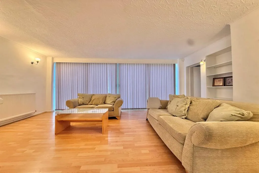 3 bedroom semi-detached house for rent