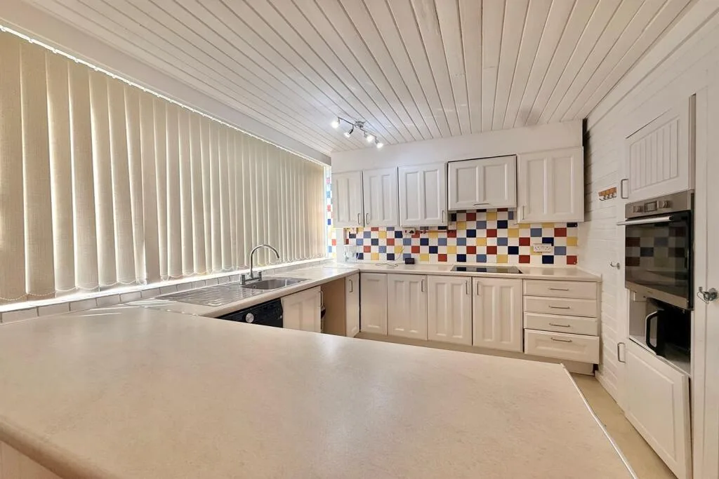 3 bedroom semi-detached house for rent
