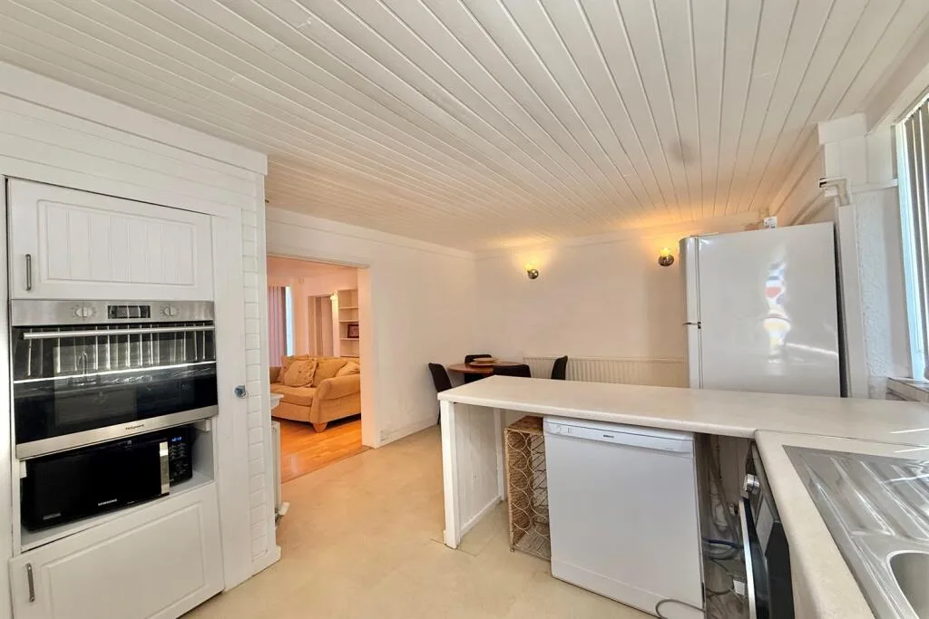3 bedroom semi-detached house for rent
