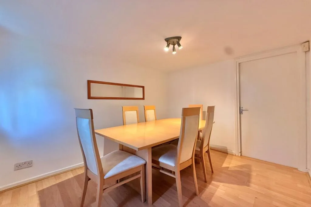 3 bedroom semi-detached house for rent