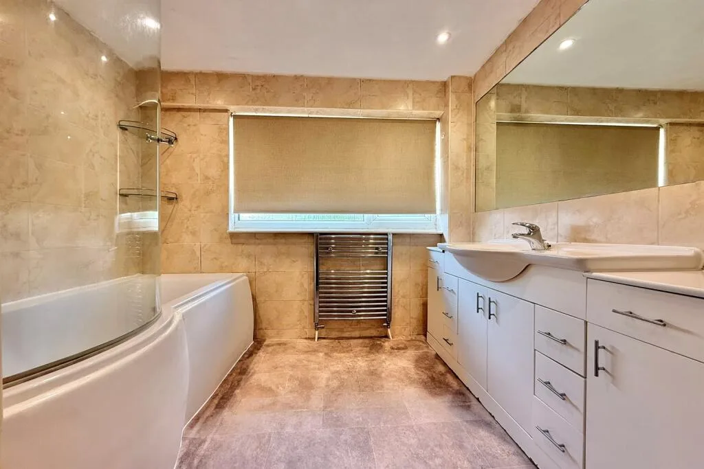3 bedroom semi-detached house for rent