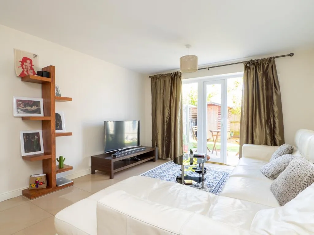 4 bedroom semi-detached house for rent