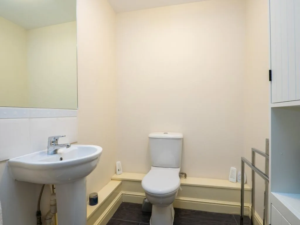 4 bedroom semi-detached house for rent