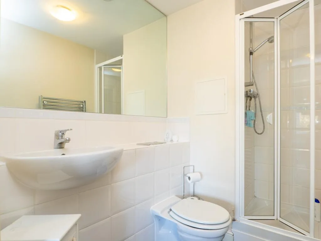 4 bedroom semi-detached house for rent