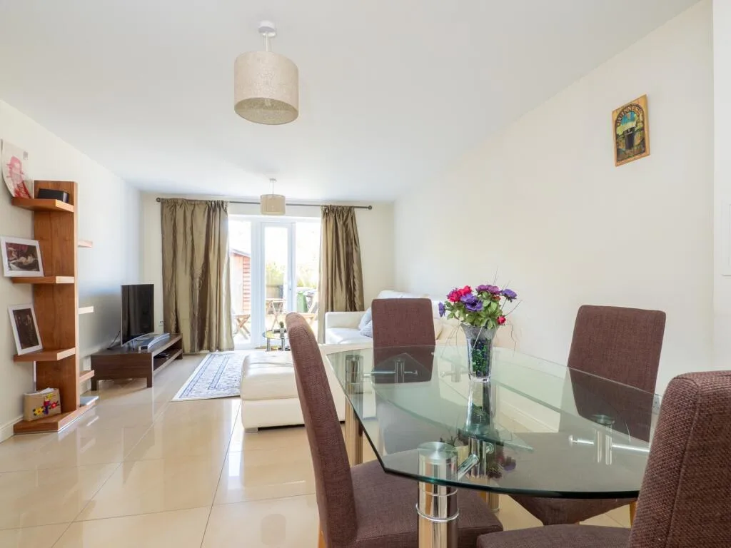 4 bedroom semi-detached house for rent