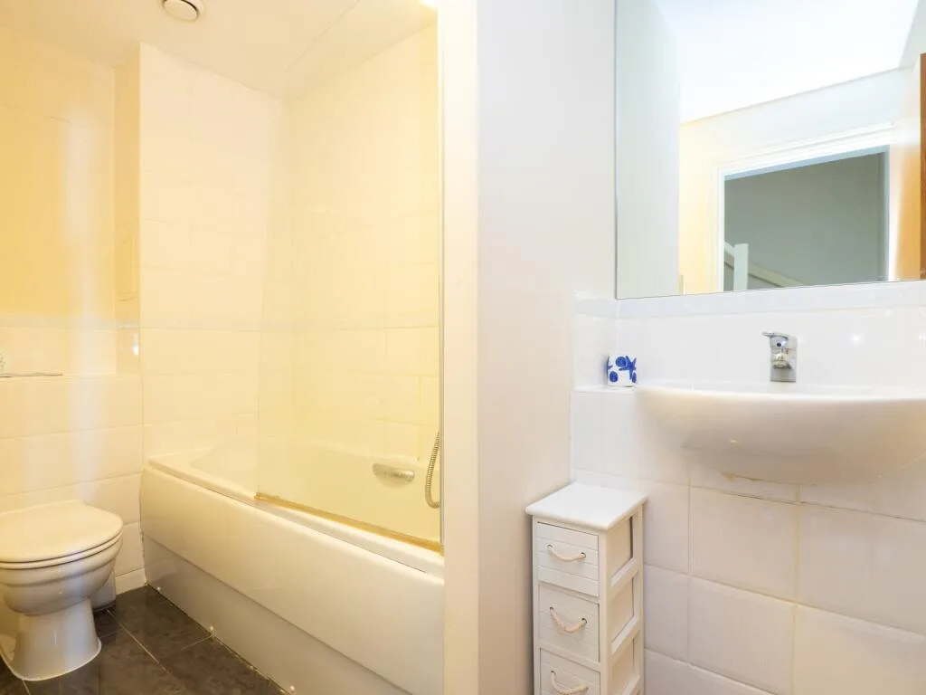 4 bedroom semi-detached house for rent