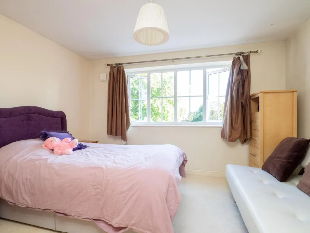 4 bedroom semi-detached house for rent
