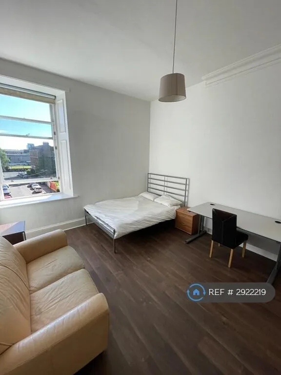 4 bedroom flat for rent