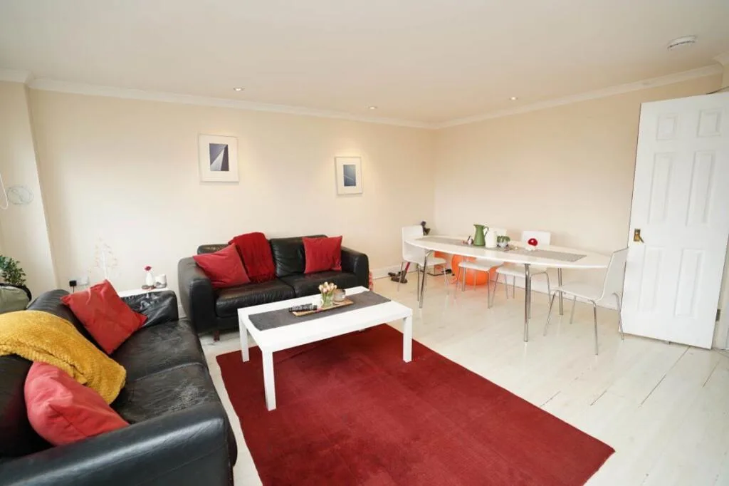 3 bedroom flat for rent