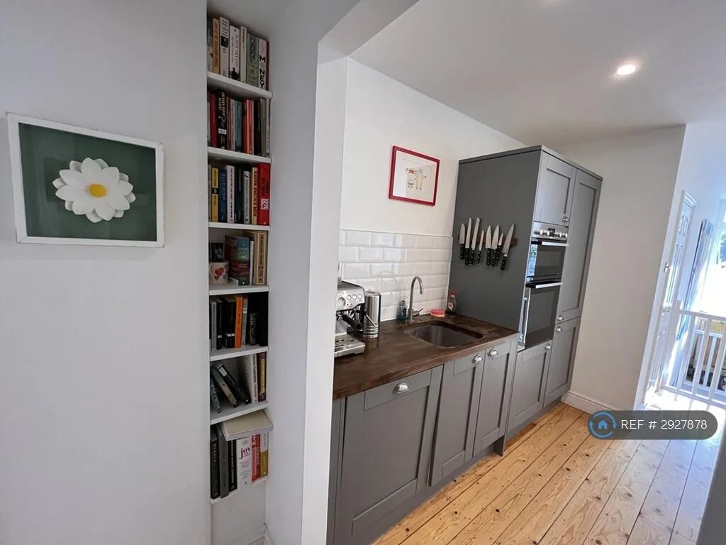2 bedroom maisonette for rent