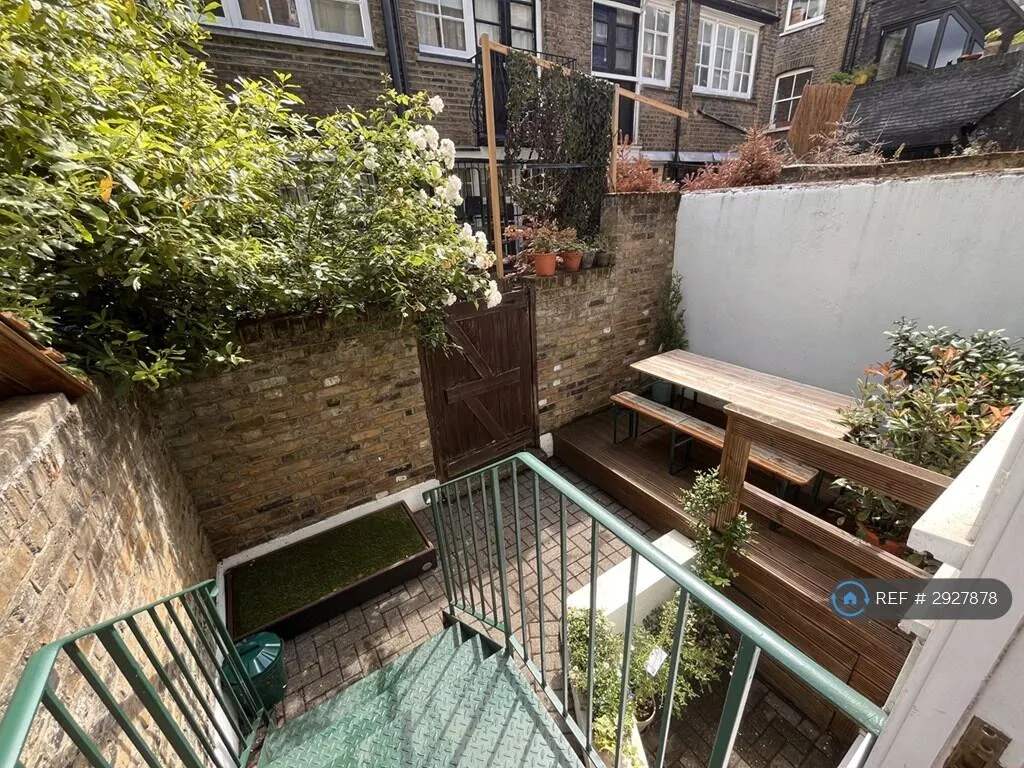 2 bedroom maisonette for rent