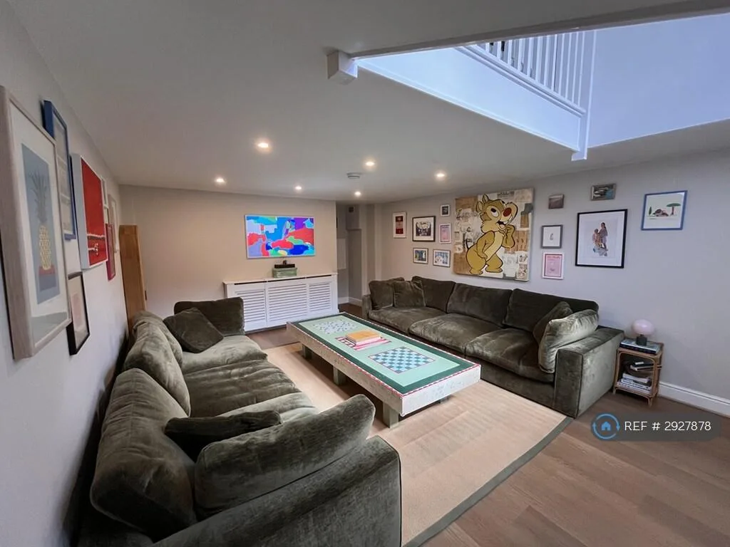2 bedroom maisonette for rent