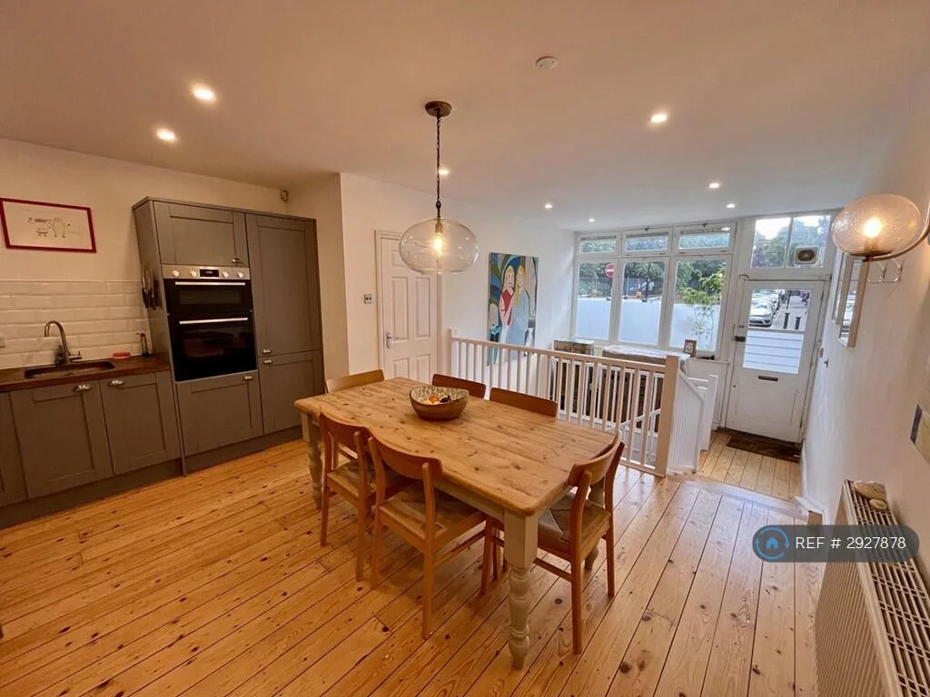 2 bedroom maisonette for rent