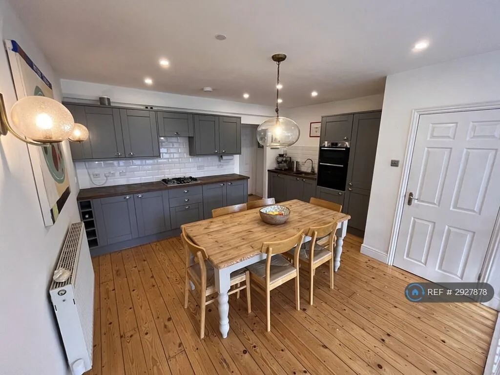 2 bedroom maisonette for rent