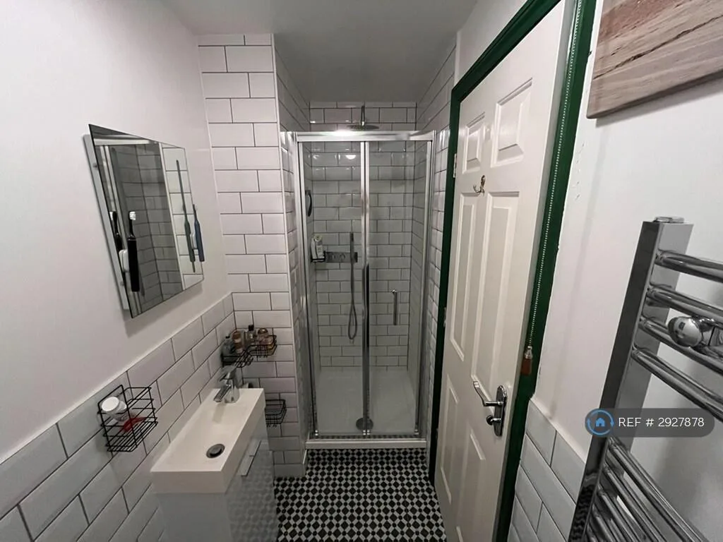 2 bedroom maisonette for rent