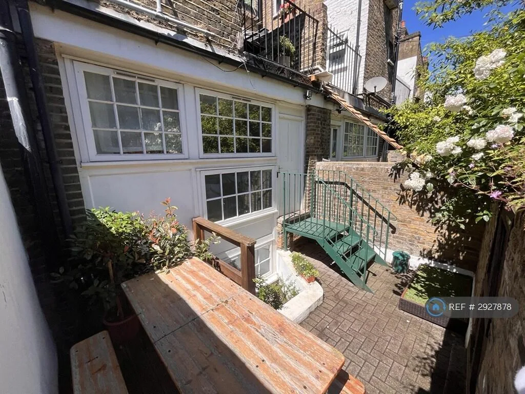 2 bedroom maisonette for rent