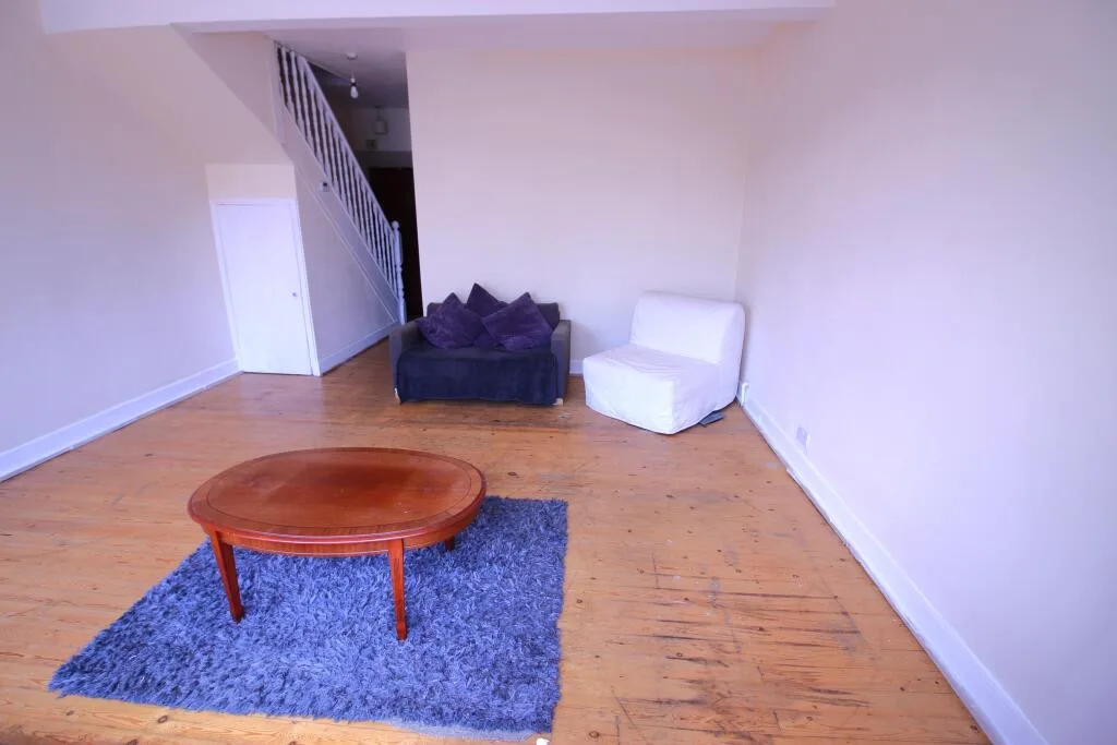 2 bedroom maisonette for rent