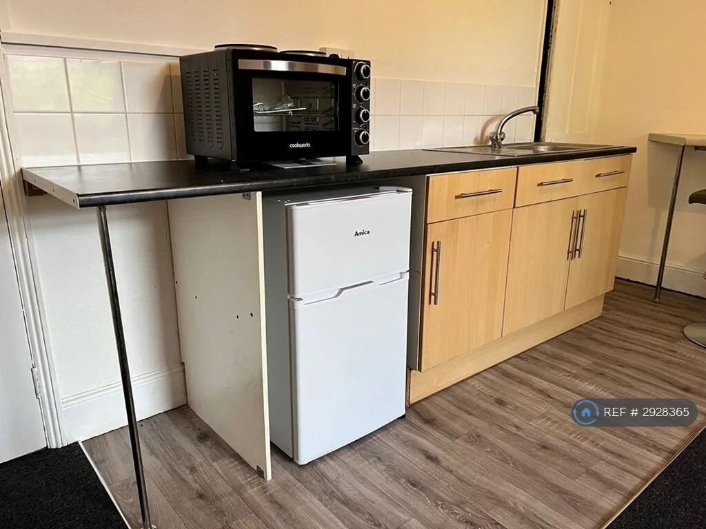 1 bedroom house share for rent