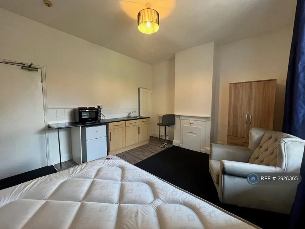 1 bedroom house share for rent