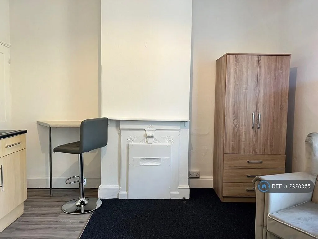 1 bedroom house share for rent