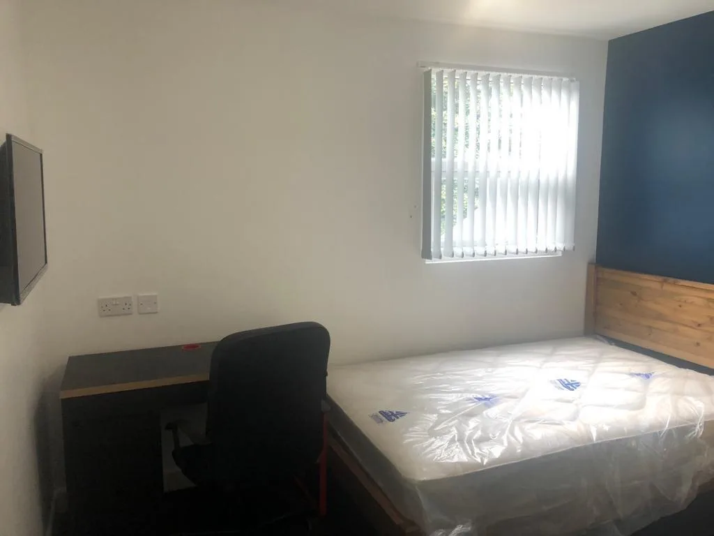 8 bedroom terraced house for rent