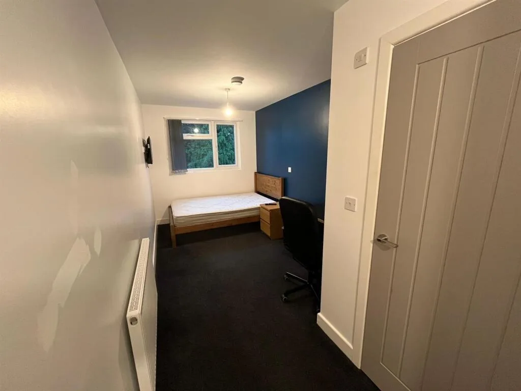 8 bedroom terraced house for rent