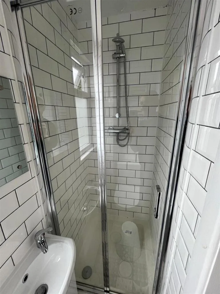 8 bedroom terraced house for rent