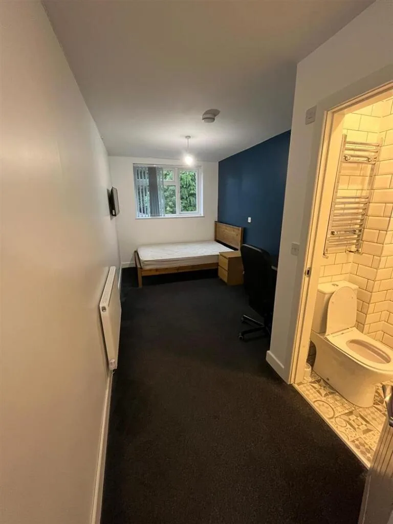 8 bedroom terraced house for rent