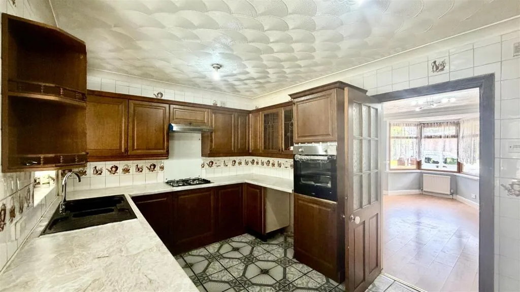 3 bedroom end of terrace house for rent