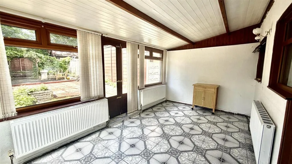 3 bedroom end of terrace house for rent
