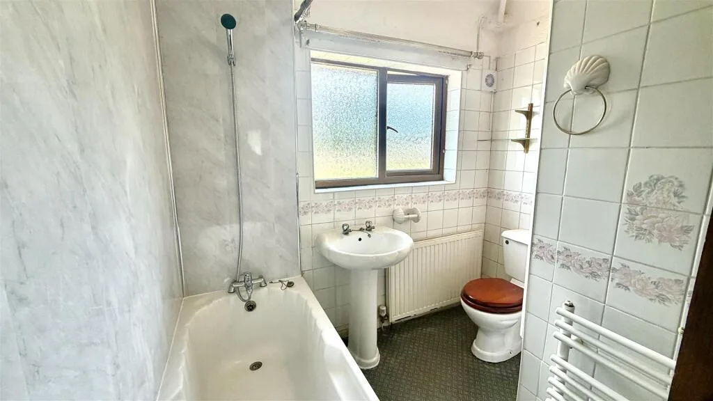 3 bedroom end of terrace house for rent