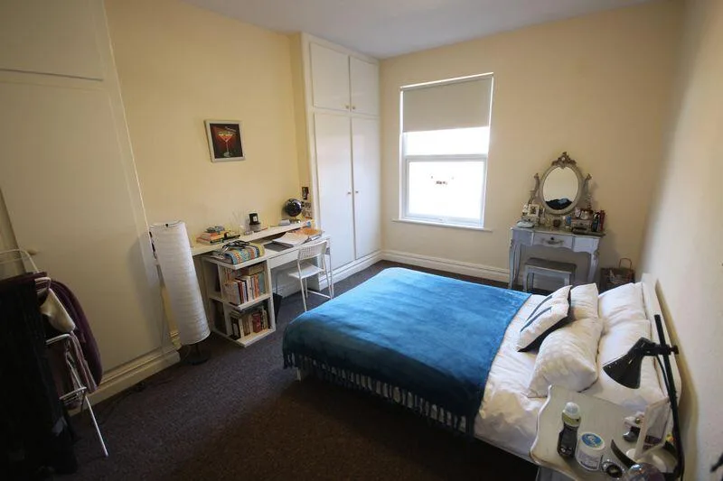 5 bedroom terraced house for rent