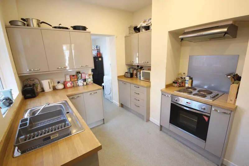 5 bedroom terraced house for rent