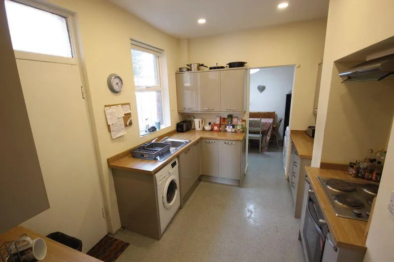 5 bedroom terraced house for rent