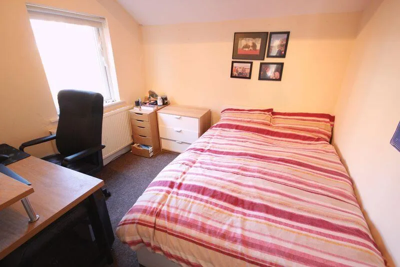 5 bedroom terraced house for rent