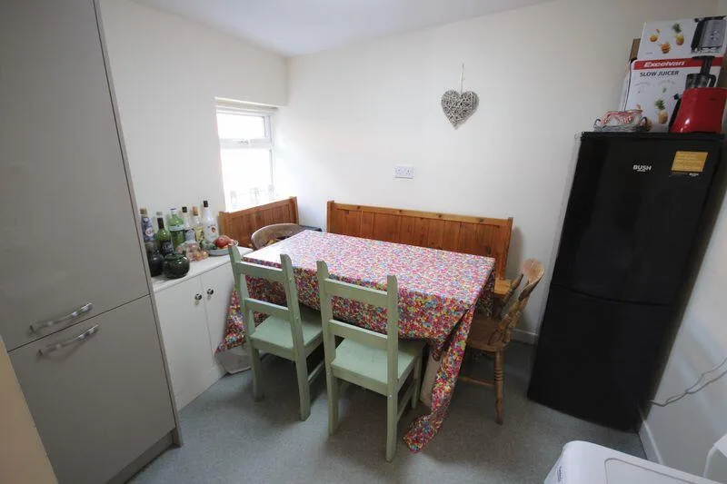 5 bedroom terraced house for rent