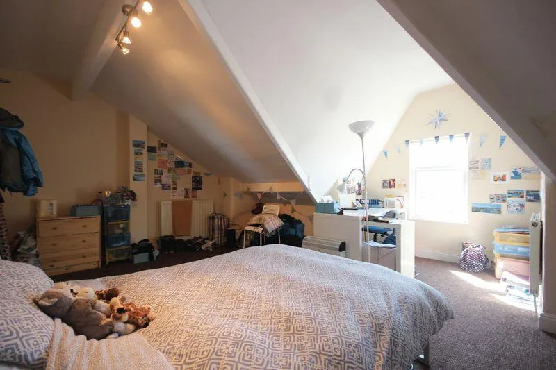 5 bedroom terraced house for rent